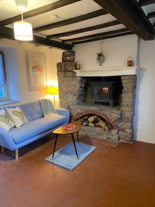 Maison Du Petit Poete Quarré-les-Tombes 외부 사진